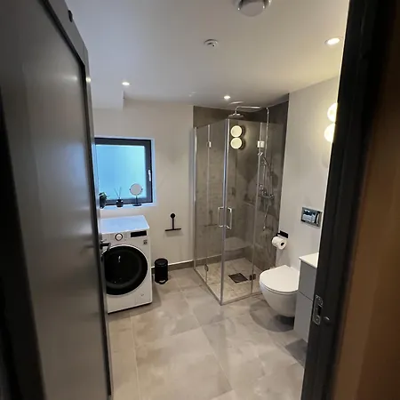 Aurora Apartment, Apartment *